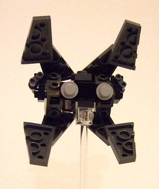 Illustration for article titled Using Hundreds of LEGO Star Wars Mini-Spaceships to Create Huge Battles